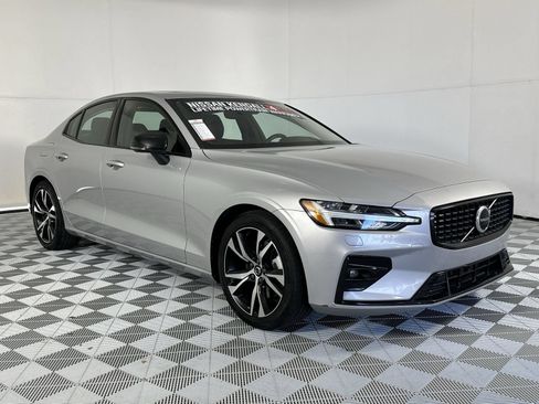 Used 2023 Volvo S60 B5 Core AWD/4WD image 2
