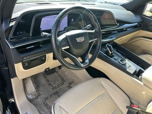 Used 2024 Cadillac Escalade Premium Luxury image 9