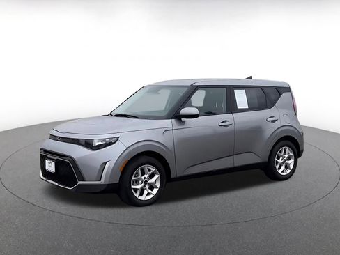 Used 2025 Kia Soul LX w/ LX Technology Package FWD image 7