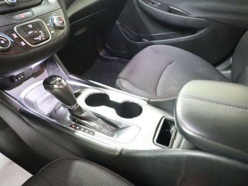 Used 2016 Chevrolet Malibu LT FWD image 16