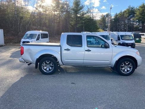 Used 2020 Nissan Frontier SV image 8