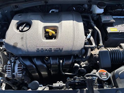 Used 2025 Kia Soul LX w/ LX Technology Package FWD image 32