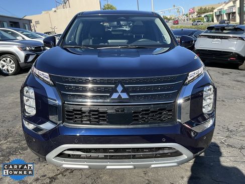 Used 2023 Mitsubishi Outlander SE image 2