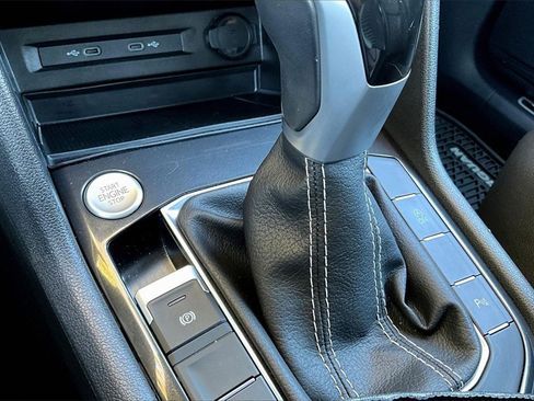 Used 2023 Volkswagen Tiguan SE R-Line image 15