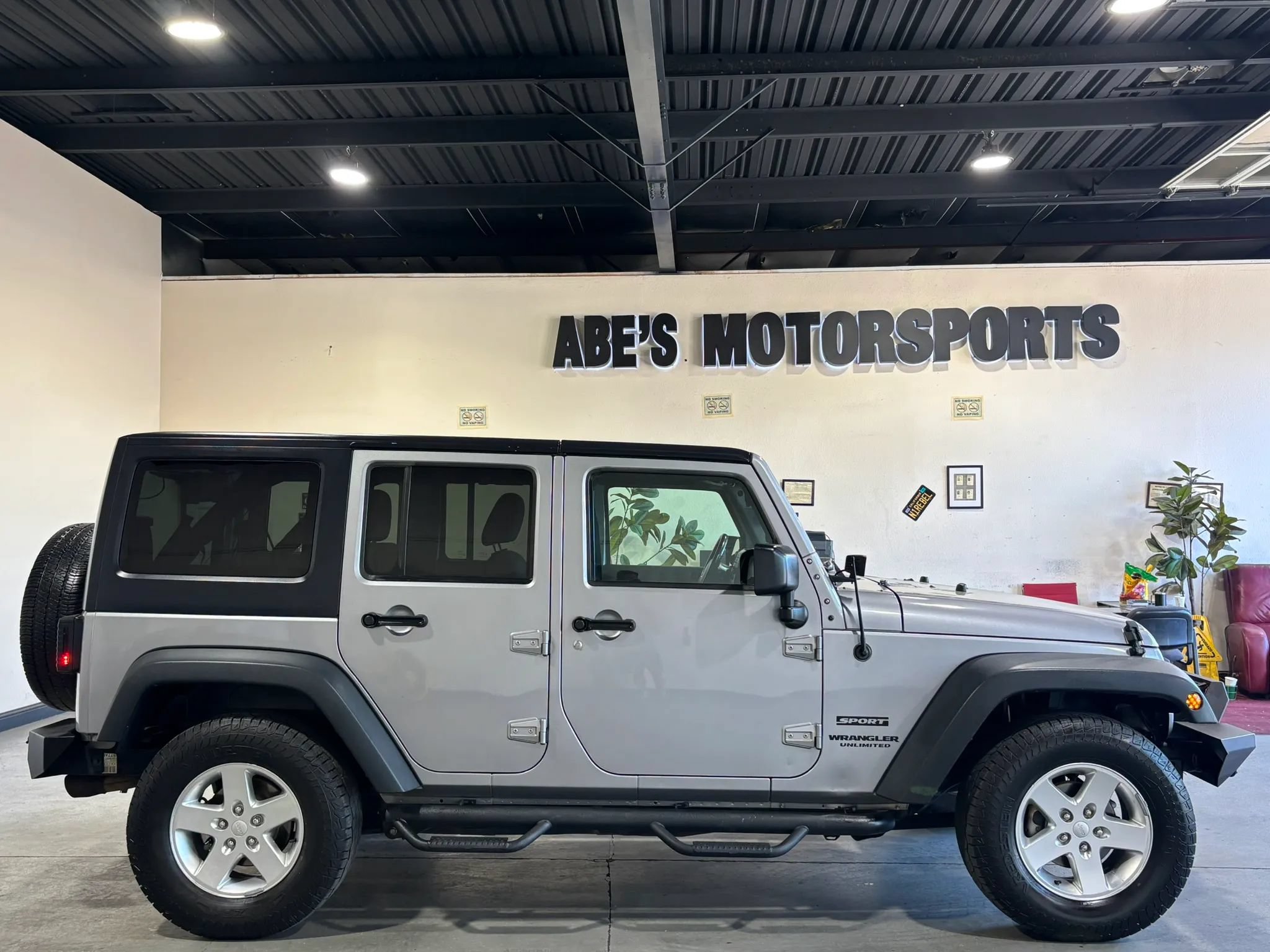 Used 2017 Jeep Wrangler Unlimited Sport w/ Quick Order Package 24S AWD/4WD image 4