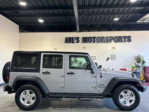 Used 2017 Jeep Wrangler Unlimited Sport w/ Quick Order Package 24S AWD/4WD image 4