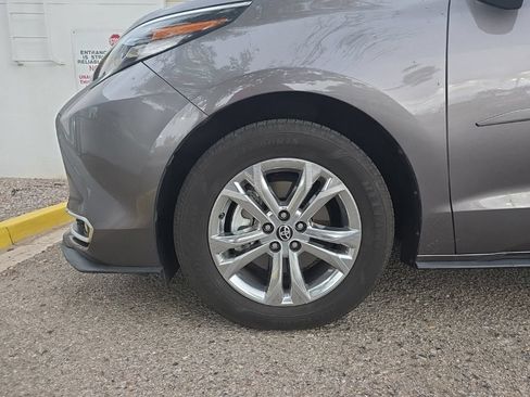 Used 2023 Toyota Sienna Platinum AWD/4WD image 2