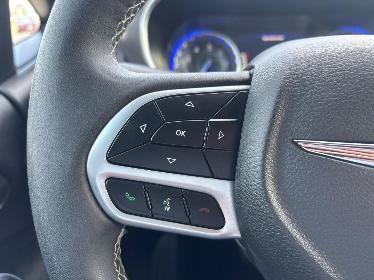 Used 2025 Chrysler Pacifica Select FWD image 15