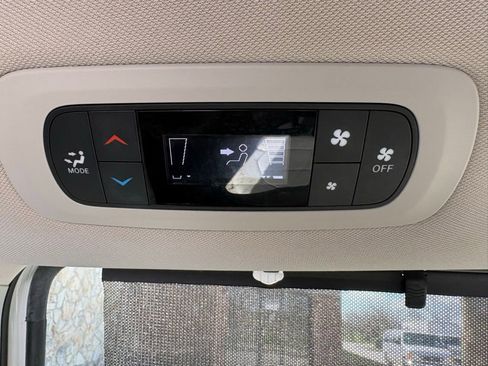 Used 2021 Chrysler Voyager Lxi image 39