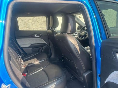 Used 2023 Jeep Compass Latitude AWD/4WD image 12