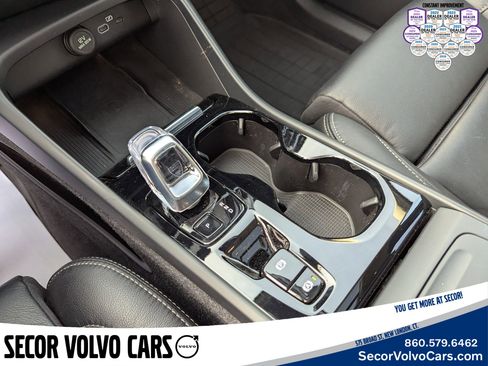 Certified 2023 Volvo XC40 B5 Ultimate w/ Protection Package Premier image 19