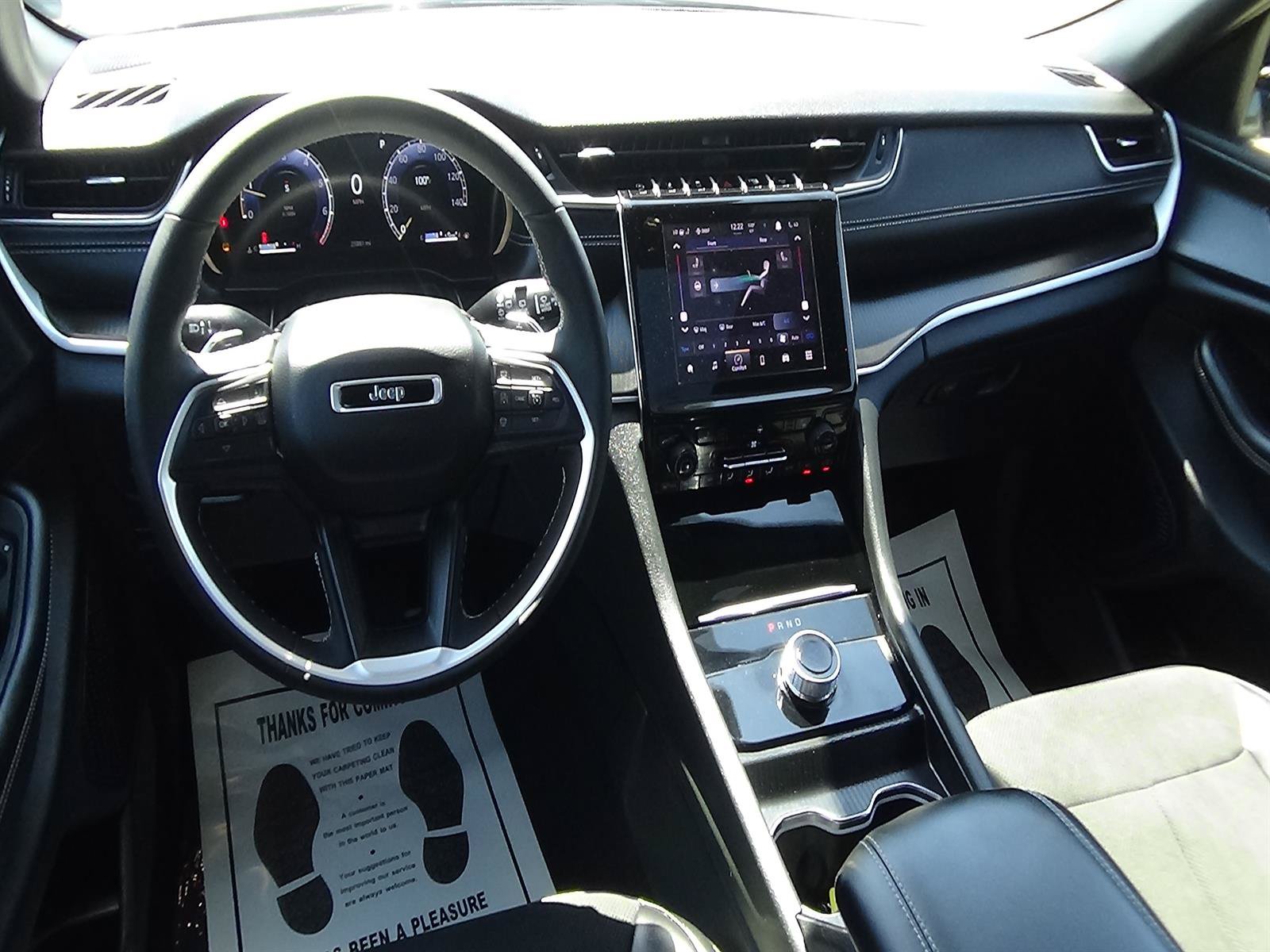 Used 2025 Jeep Grand Cherokee L Altitude AWD/4WD image 14