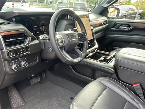 Used 2025 GMC Yukon XL Denali image 10