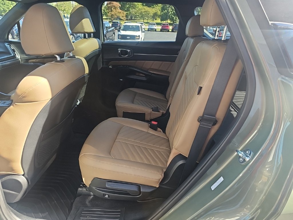 Used 2025 Kia Sorento SX Prestige w/ Olive Brown Leather Package AWD/4WD image 12
