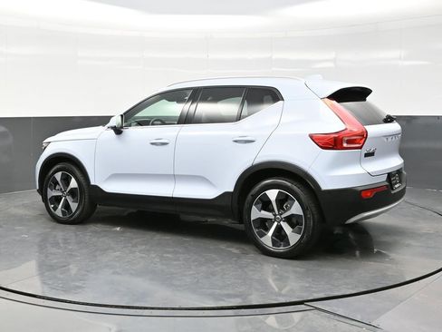 Used 2025 Volvo XC40 B5 Plus AWD/4WD image 4