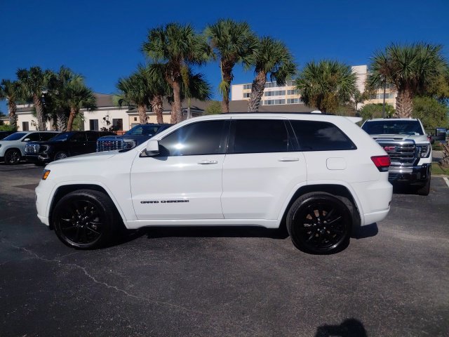 Used 2020 Jeep Grand Cherokee Altitude AWD/4WD image 6