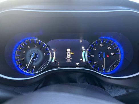 Used 2024 Chrysler Pacifica Touring-L image 30