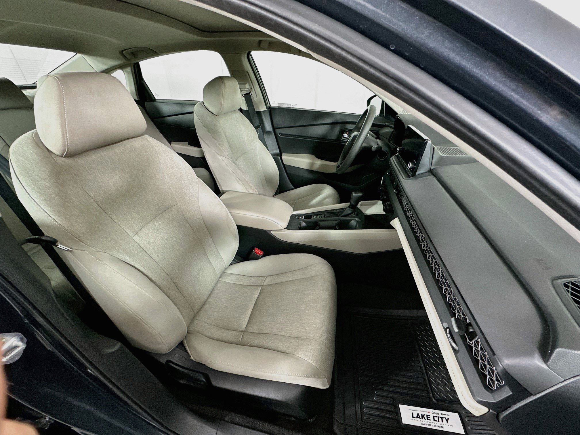 Used 2023 Honda Accord EX image 31