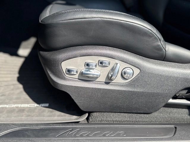 Certified 2026 Porsche Macan AWD/4WD image 16