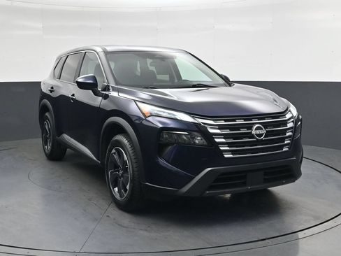 Used 2024 Nissan Rogue SV AWD/4WD image 2