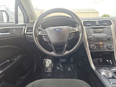 Used 2018 Ford Fusion SE image 15