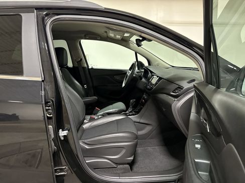 Used 2022 Buick Encore Preferred w/ Safety Package FWD image 21