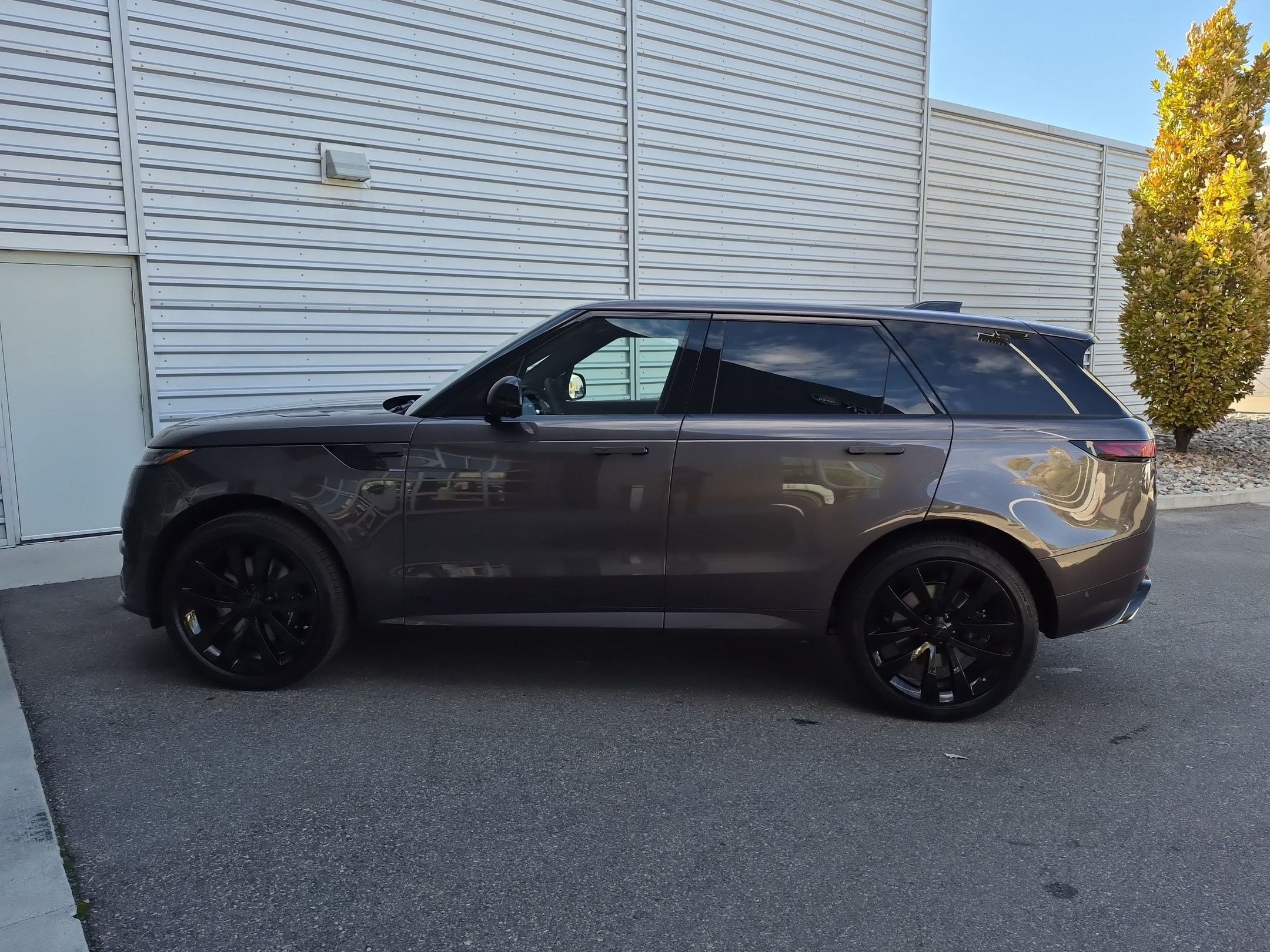New 2026 Land Rover Range Rover Sport Dynamic SE AWD/4WD image 8