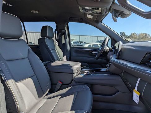 New 2026 Chevrolet Suburban Premier image 33