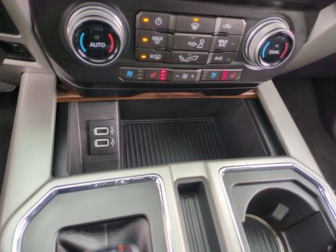 Used 2018 Ford F150 Lariat w/ Equipment Group 502A Luxury image 33