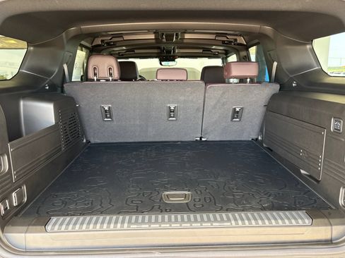 New 2026 GMC Hummer EV SUV w/ LPO, Dark Essentials Package AWD/4WD image 18