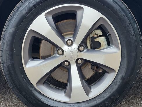 Certified 2021 Jeep Cherokee Limited image 17