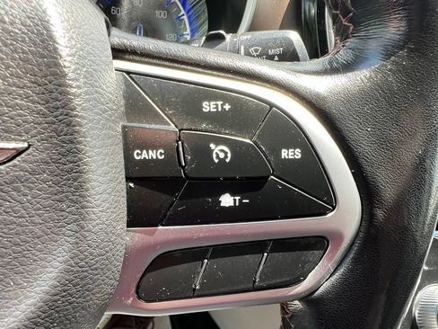 Used 2019 Chrysler Pacifica Touring Plus w/ Cold Weather Group FWD image 40