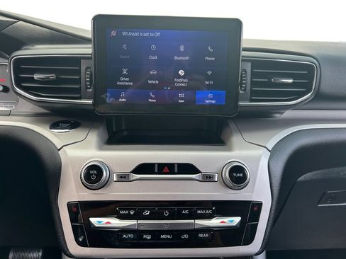Used 2024 Ford Explorer XLT w/ Equipment Group 202A AWD/4WD image 31