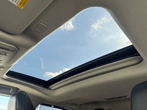 Used 2024 Toyota Highlander XLE image 10