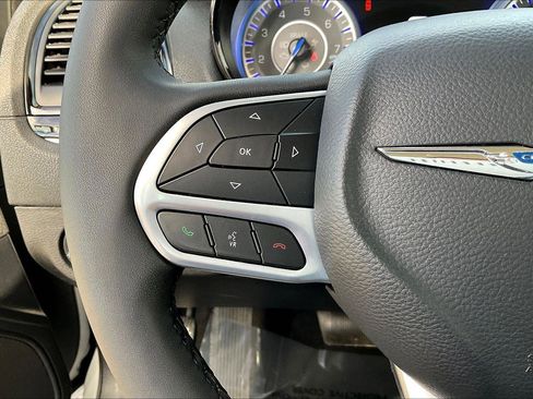 Used 2023 Chrysler 300 Touring L image 18