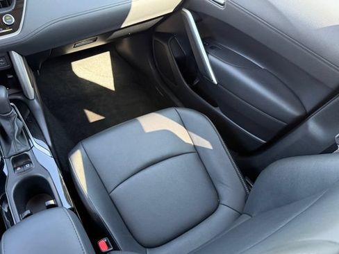 Used 2025 Toyota Corolla Cross XLE FWD image 24