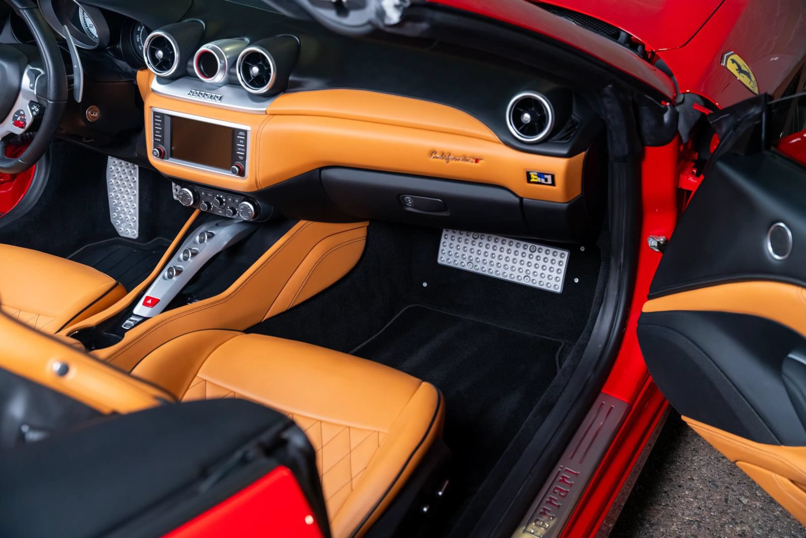 Used 2015 Ferrari California T RWD image 95