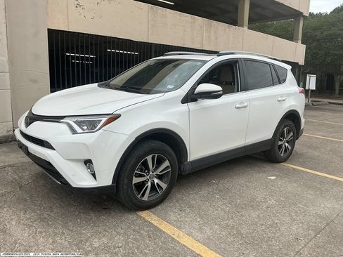 Used 2018 Toyota RAV4 XLE FWD image 4
