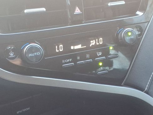 Used 2022 Toyota Camry SE image 18