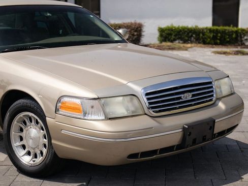 Used 1999 Ford Crown Victoria LX RWD image 3