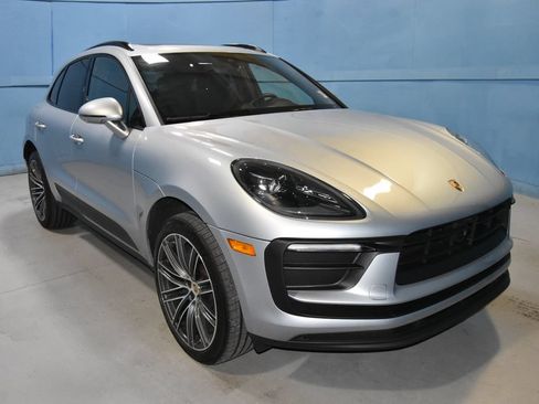 Certified 2026 Porsche Macan AWD/4WD image 23