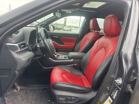 Used 2021 Toyota Highlander XSE AWD/4WD image 5