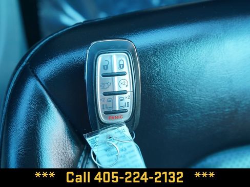 Used 2023 Chrysler Pacifica Touring-L FWD image 36