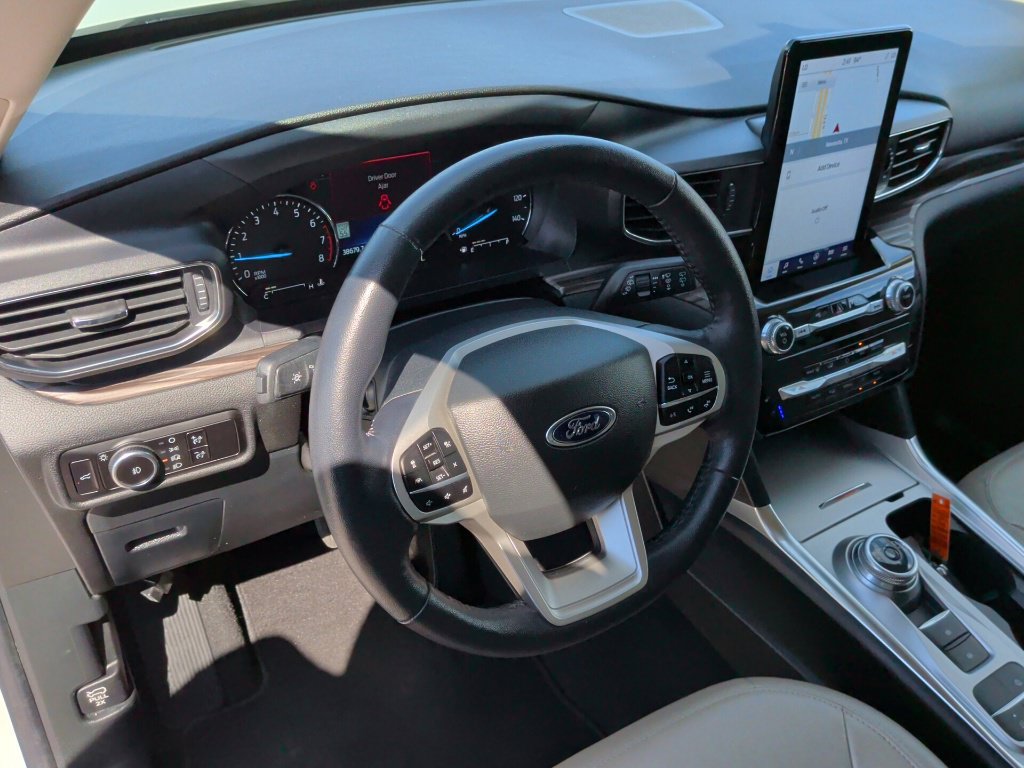 Used 2023 Ford Explorer Limited w/ Limited Technology Package RWD image 15