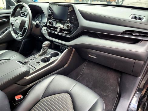 Used 2021 Toyota Highlander XSE image 19
