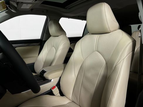 Certified 2025 Toyota Highlander Limited image 13
