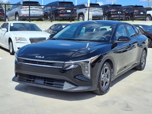 Used 2025 Kia K4 FWD image 3