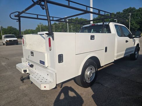 Used 2022 Ford F250 XL w/ Power Equipment Group RWD image 4