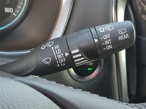 Used 2024 Chevrolet Traverse LT image 26