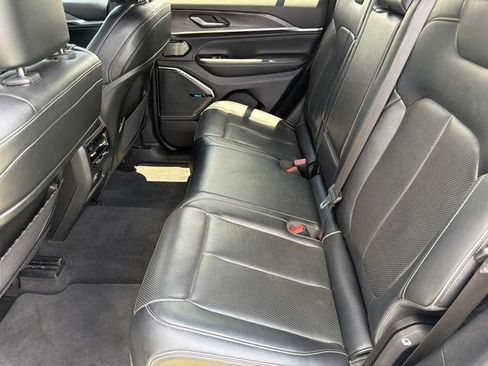 Used 2022 Jeep Grand Cherokee Overland AWD/4WD image 23